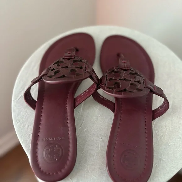 TORY BURCH CROCODILE EMBOSSED THONG SANDALS NEW RED SIZE 8.5 - Picture 9 of 10